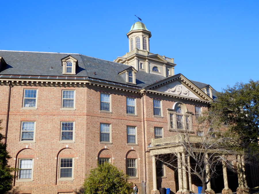 Barrett Hall and other buildings at the College of William and Mary are made of brick laid in Flemish bond, with alternating stretchers and headers