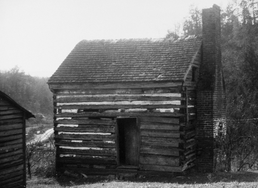 a century after initial construction, some cabins of enslaved people were still maintained for housing