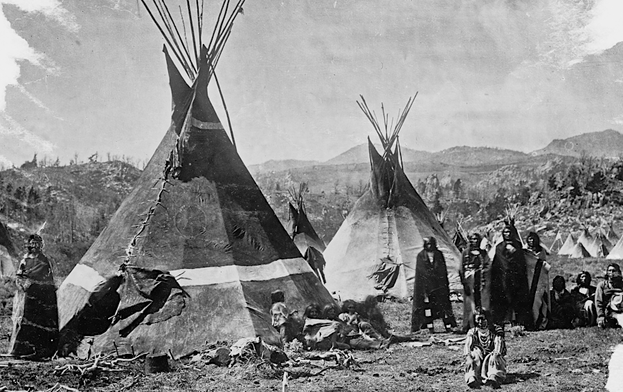 teepees with buffalo hides (later canvas) were used on the Great Plains west of the Mississippi River - no Native Americans in Virginia built teepees