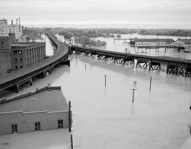 view in Richmond from the I-95 bridge