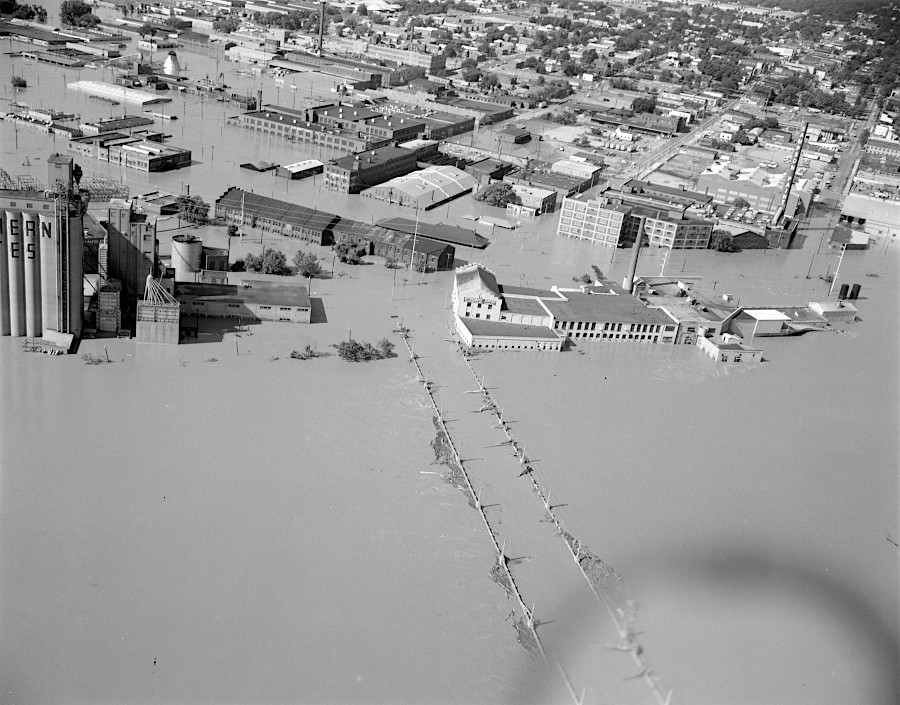 looking towards the southern side of the James River at the 24th Street Bridge