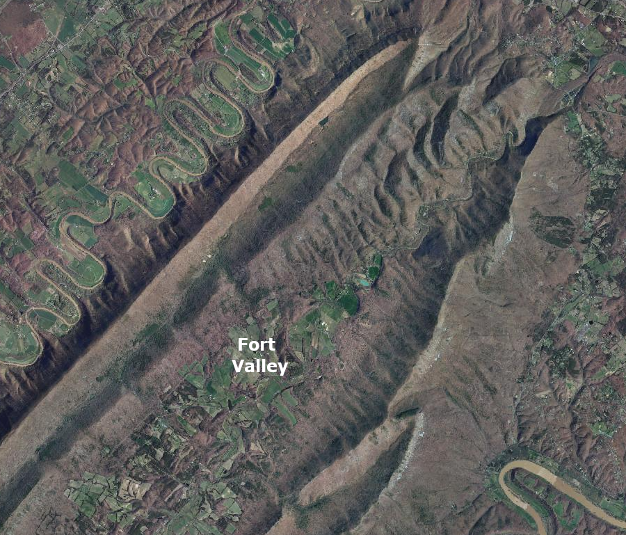 Fort Valley is located between two ridges of Massanutten Mountain