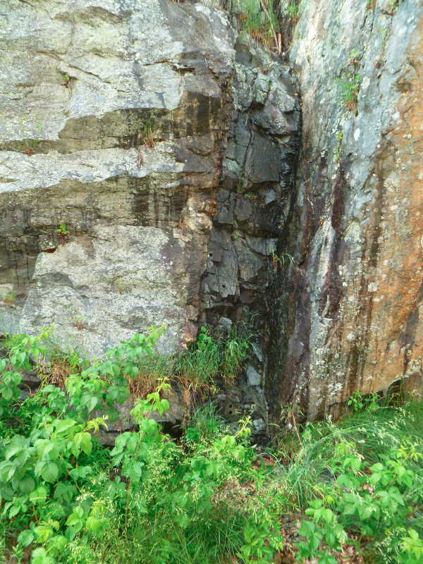 dike of 575-million year old Catoctin basalt cutting through Grenville-age (1.1 billion year) bedrock in Shenandoah National Park