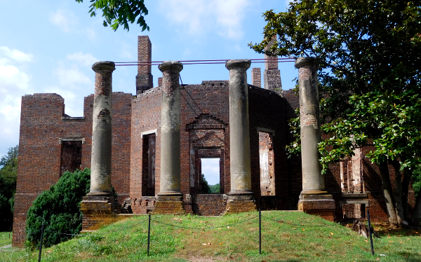 the mansion in Orange County once owned by Governor Barbour, and designed by Thomas Jefferson, burned on Christmas Day in 1884