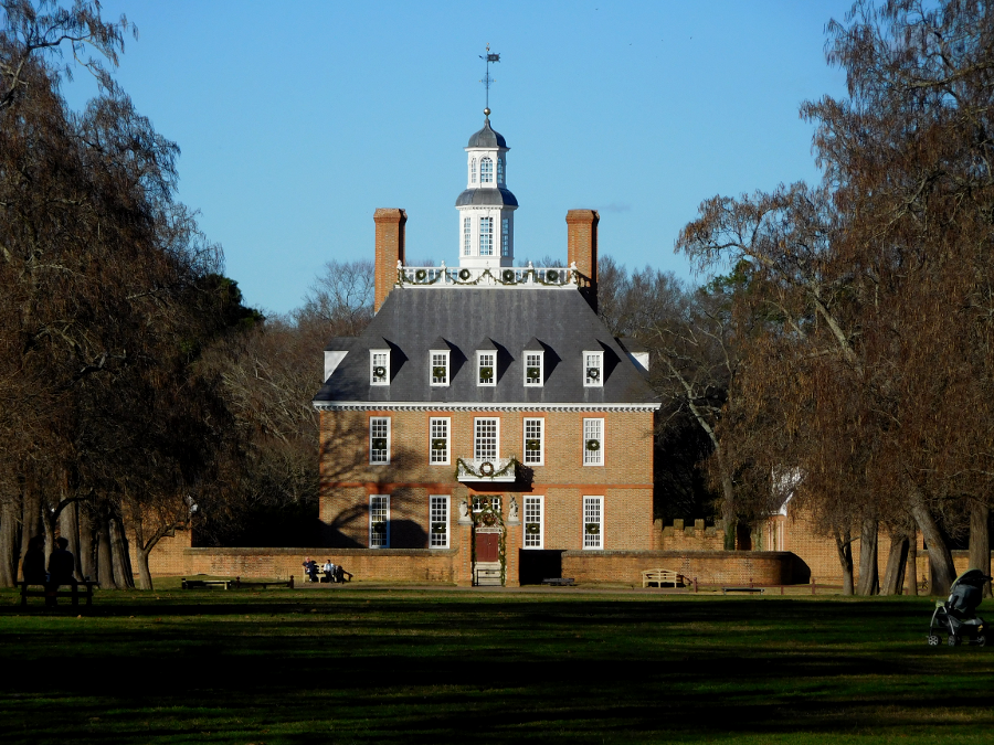 the Governor's Palace in Williamsburg burned in 1781, and was rebuilt in 1934
