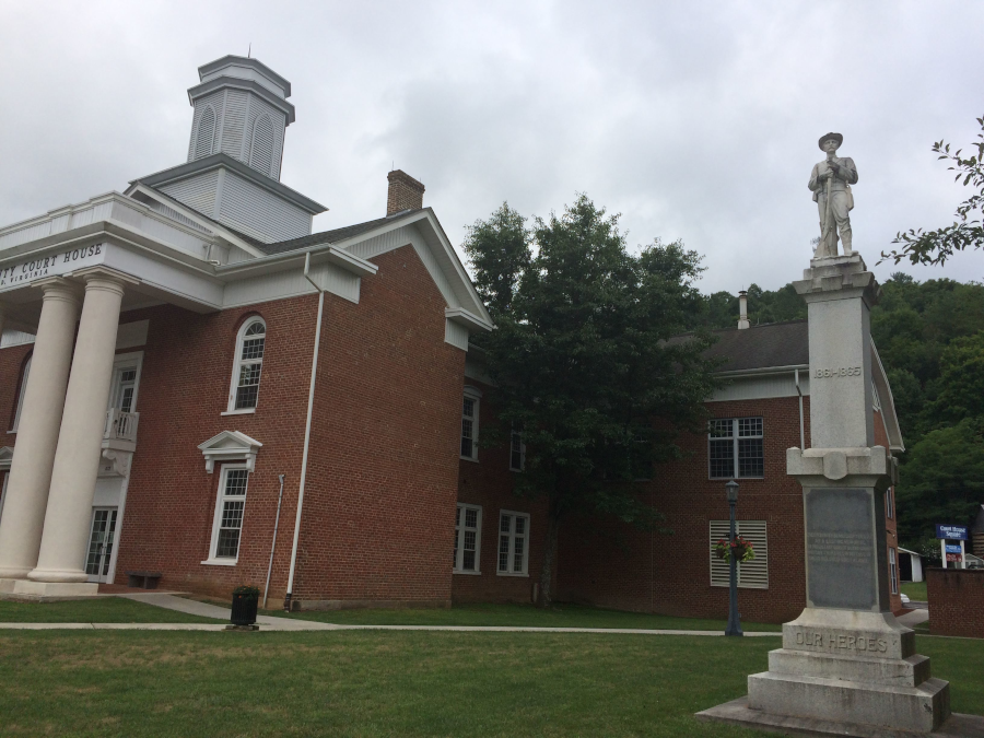 Confederate monument at Bland County Courthouse