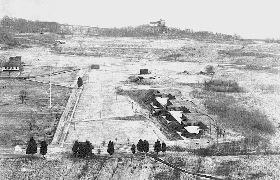 Fort Hunt in 1923, with abandoned structures and gun emplacements at Battery Mount Vernon