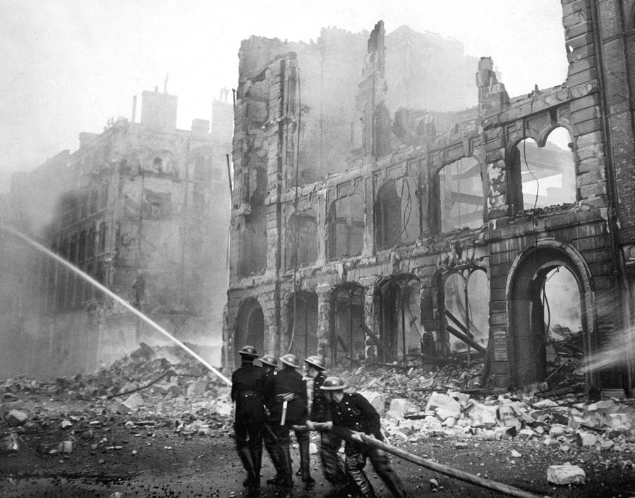 decisions to build the Pentagon occurred when London was being bombed and the German military was invading the Soviet Union