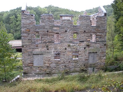 ruins of Chapman/Beverley Mill, built from quartzite at Thoroughfare Gap