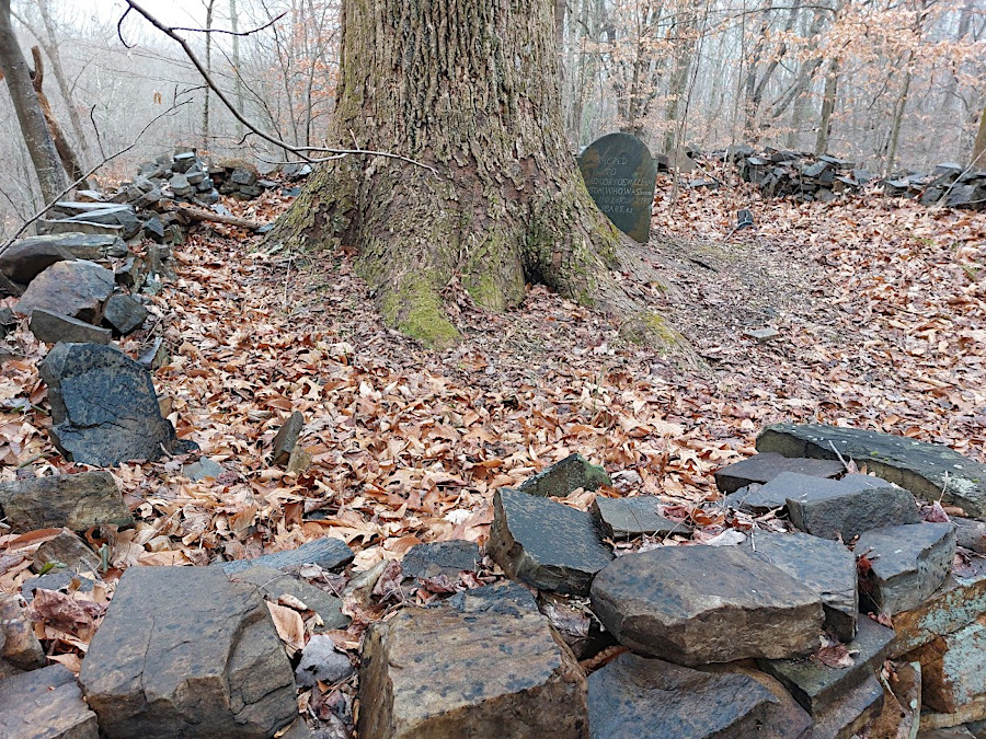 trails at Bull Run Mountain Natural Area Preserve make the Dawson and other cemeteries accessible to hikers