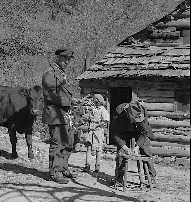 Blue Ridge mountaineers made baskets for sale to tourists after creation of Shenandoah National Park