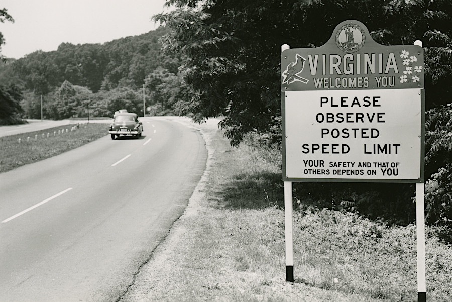 welcome sign on Arlington Boulevard (U.S. 50) just west of Arlington Ridge Road (Arlington County)