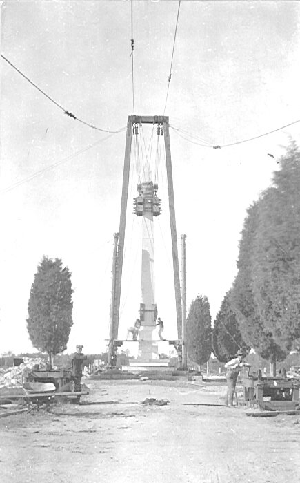 the obelisk marking George Washington's birthplace was erected with a wooden derrick