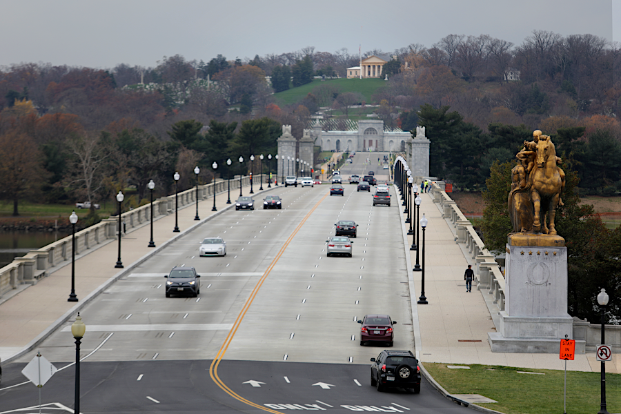 the Memorial Bridge provides drivers headed into Virginia a view of the former Lee mansion at Arlington National Cemetery