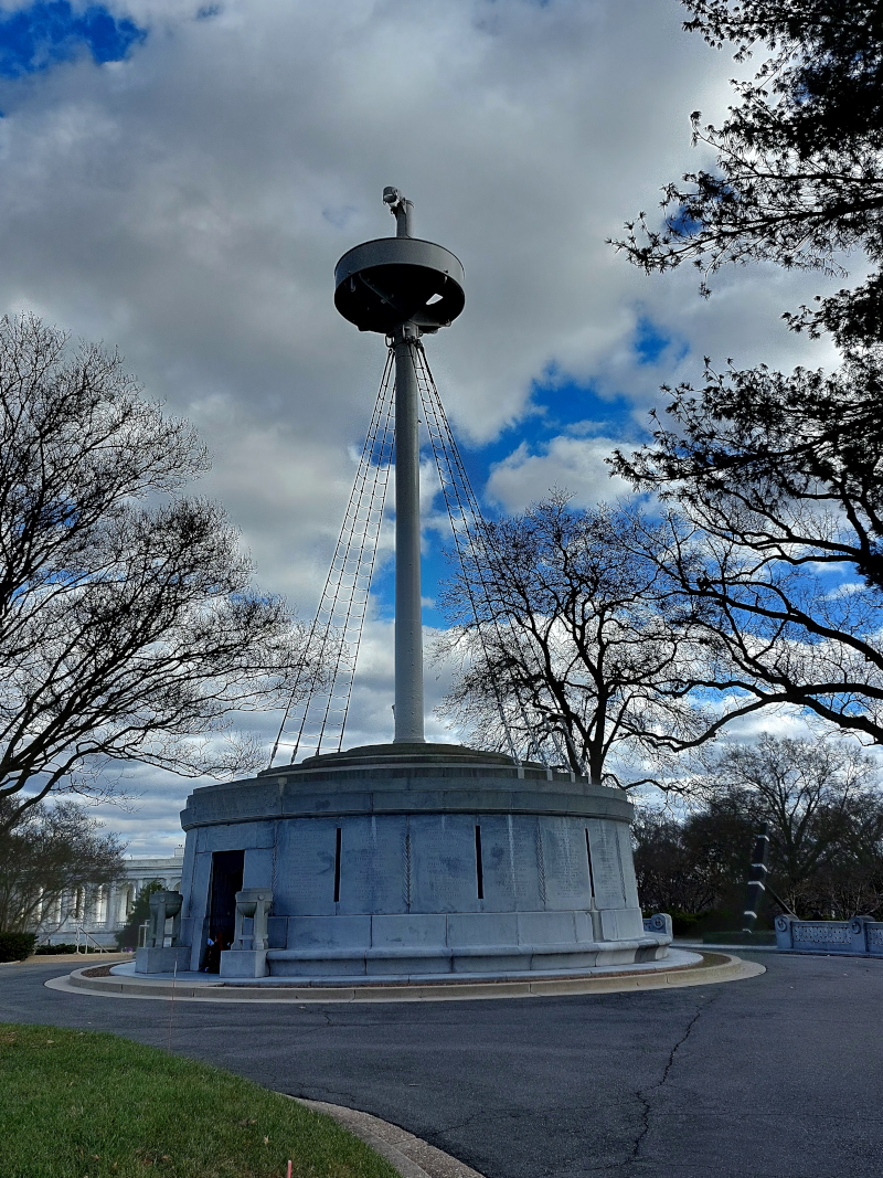 the ship's mast of the USS Maine is surrounded by the remains of 230 crew members