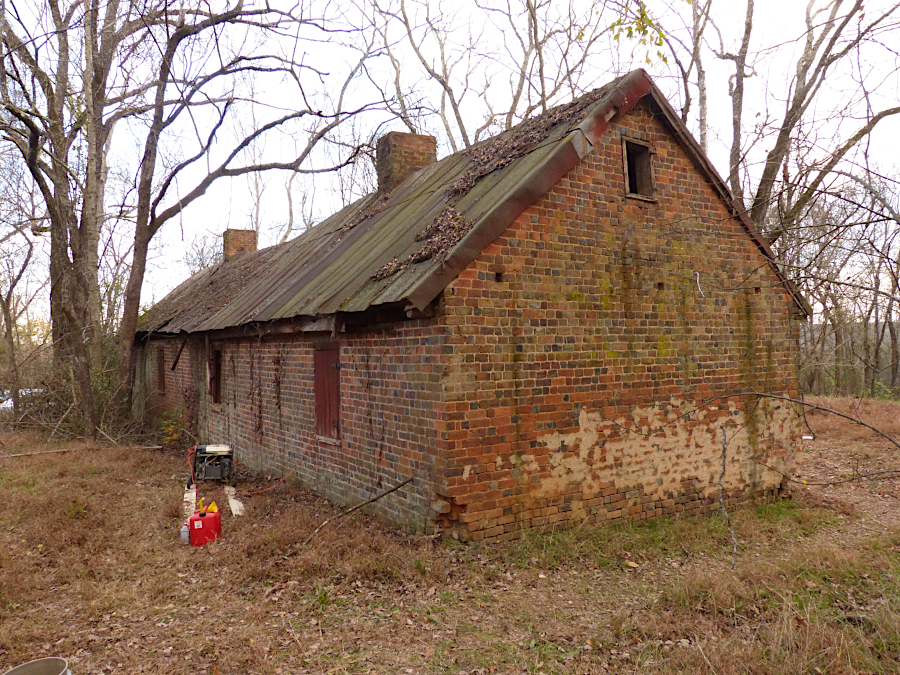 ruins of the quarters for enslaved workers and the plantation house at Oak Hill, built in the 1820's