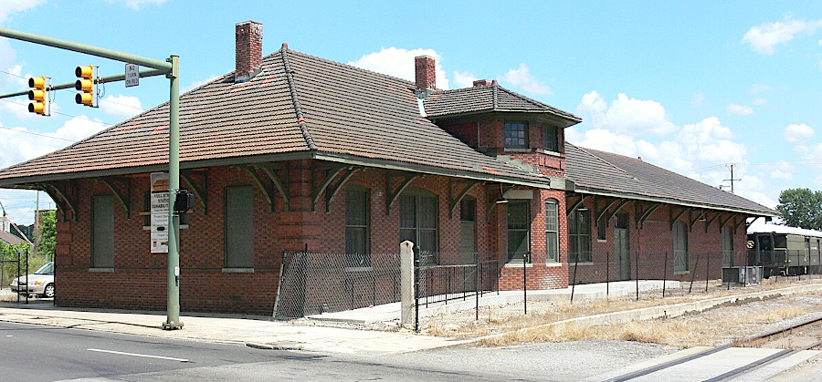 the Southern Railroad maintained a separate Hull Street Station, south of the James River, for passenger traffic between 1915-1957
