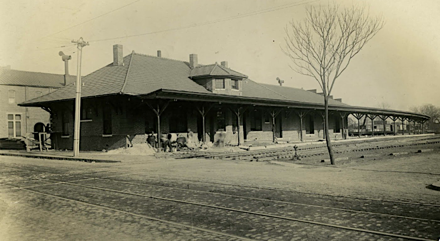 the Southern Railway built a station on Hull Street in Manchester, south of the James River