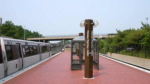 Platform at Vienna Metro looking west