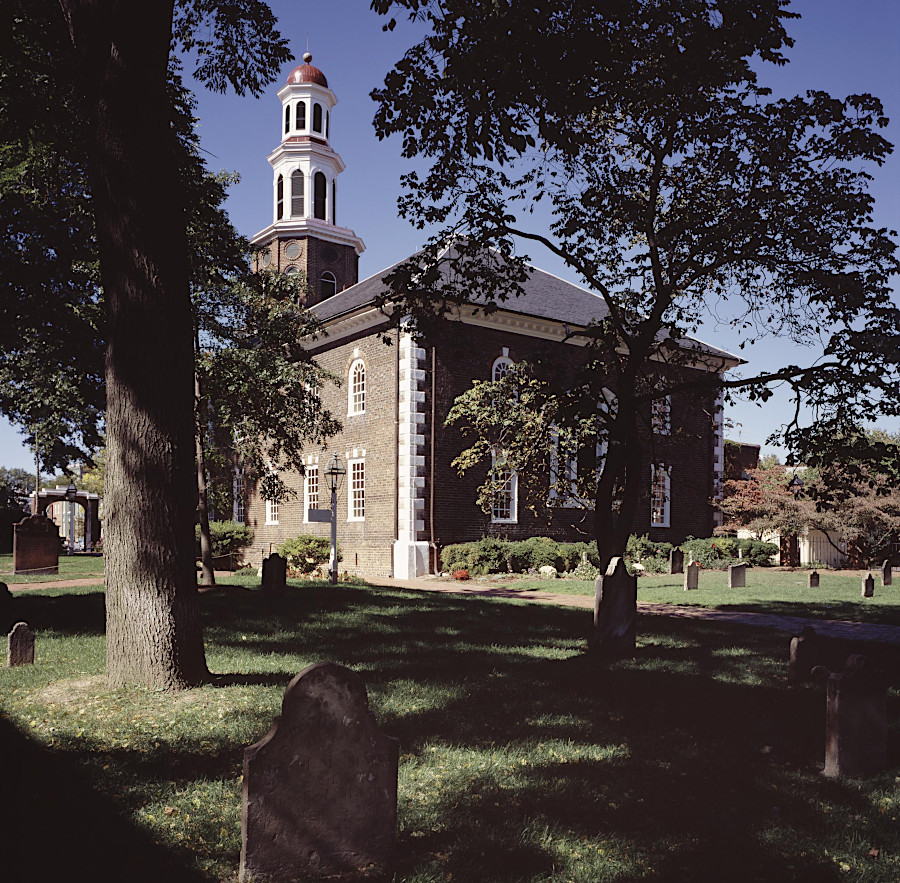 the architecture of Christ Church in Alexandria was intended to convey power and strength