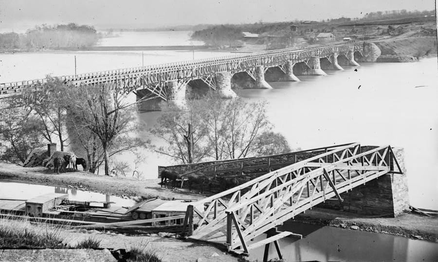 the C&O Canal was on the north side of the aqueduct