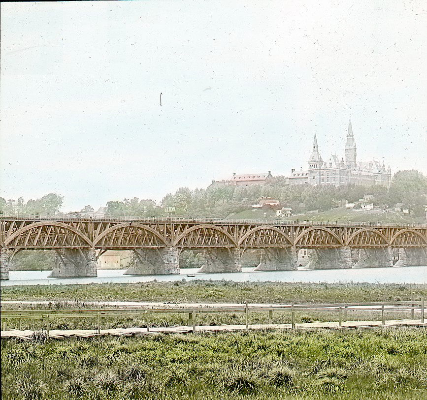 after the Civil War, Howe trusses with a platform on top allowed both boats and horse-drawn wagons to cross on the Aqueduct Bridge