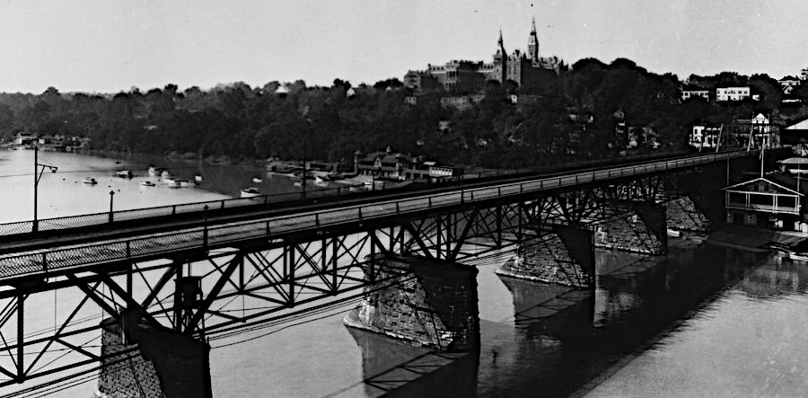 between 1886-1923, iron trusses supported traffic on the Federally-owned Aqueduct Bridge