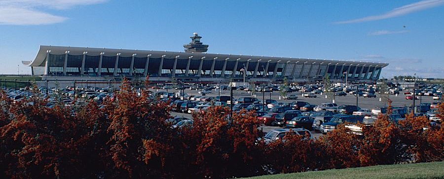 the terminal at Dulles was expanded in 2000 to its present appearance