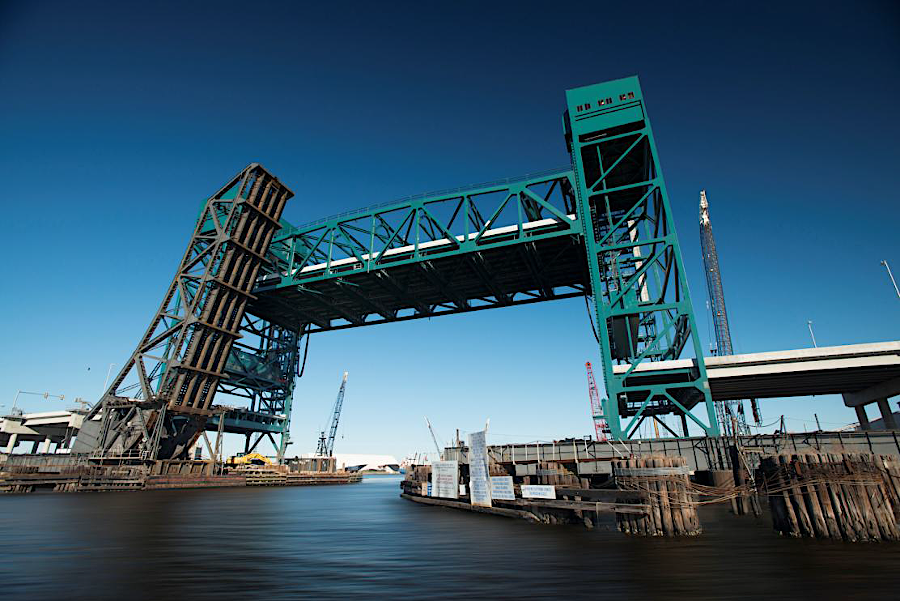 the modern Gilmerton Bridge, with vertical lift structure