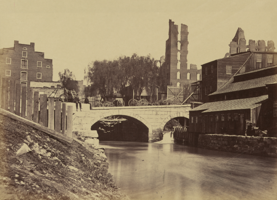 in Richmond, the Tidewater Connection locks (downstream of the turning basin) linked the James River and Kanawha Canal to the navigable section of the James River below the Fall Line