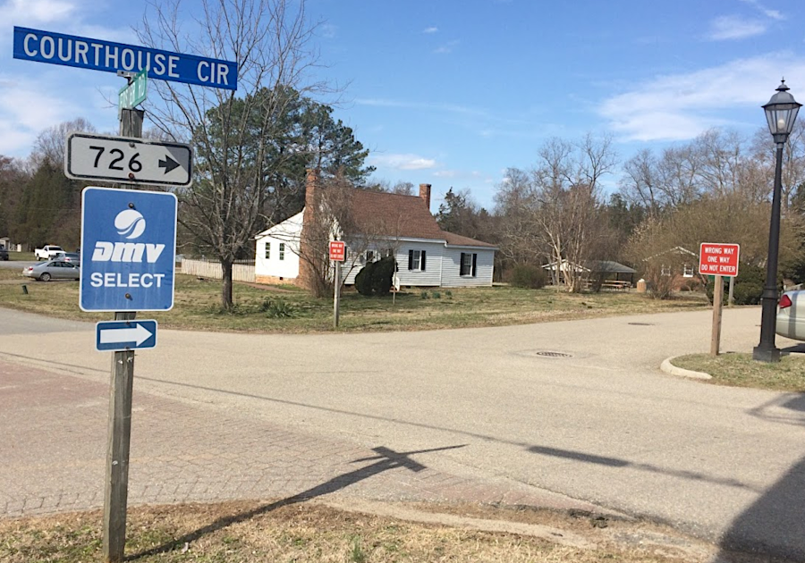 inconsistent directions to access to the parking lot behind the Cumberland County Courthouse