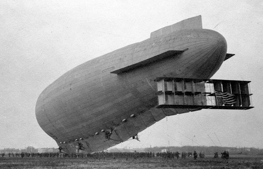 the Roma dirigible crashed and burned after its box rudder came loose