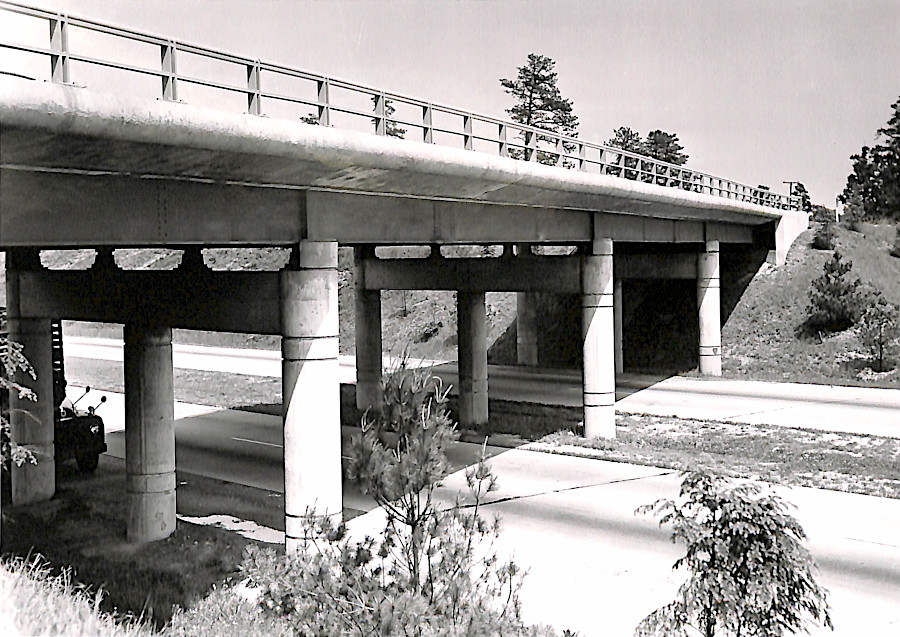 Shirley Highway was built with overpasses rather than intersections with stoplights