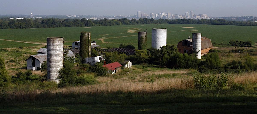 instead of traffic-generating suburbia, Tree Hill was still farmland in 2009