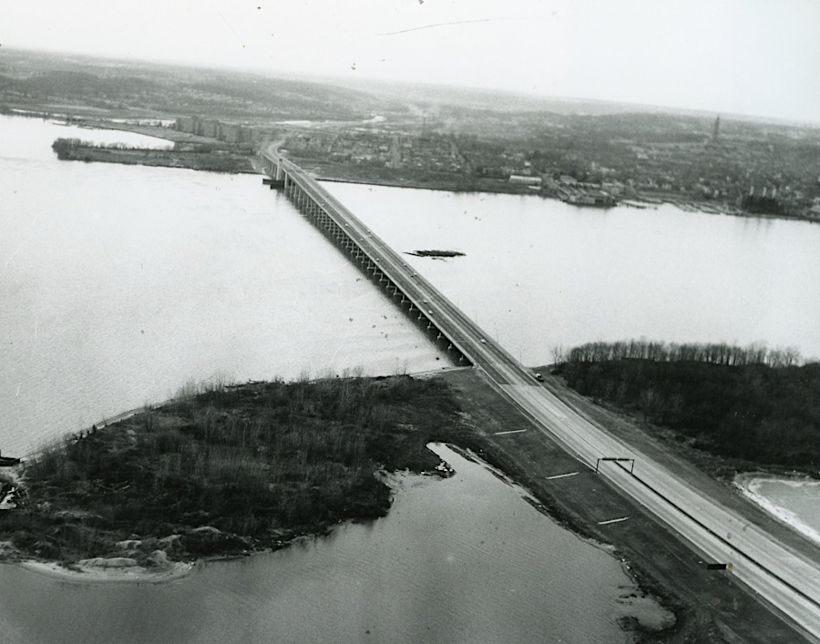 the original 1961 bridge had only six lanes, three in each direction