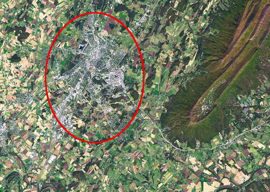 Harrisonburg is located west of the southern tip of Massanutten Mountain, in the Shenandoah Valley