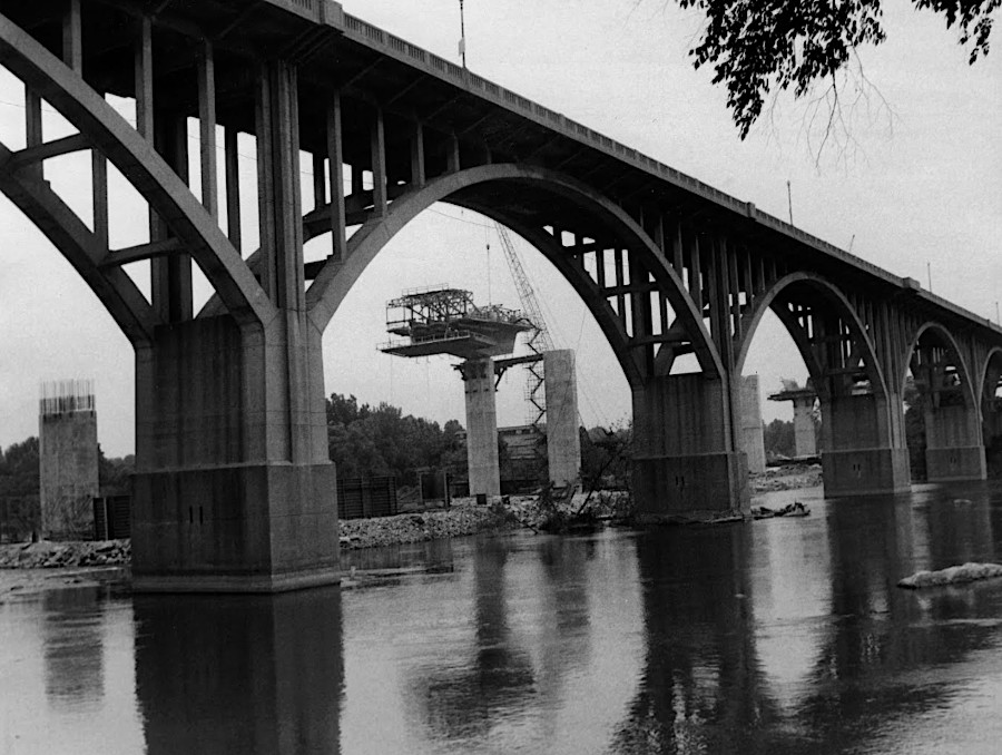 a new Robert E. Lee Bridge (now called James River Bridge) was completed in 1989