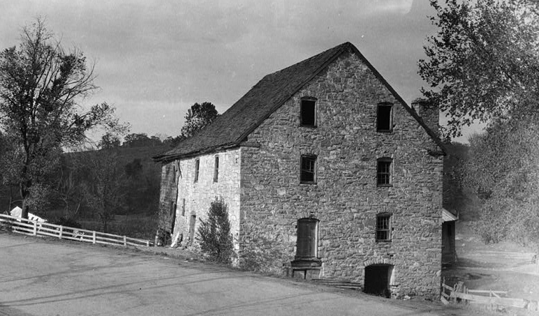 soon after the end of the Revolutionary War, Nathaniel Burwell and Daniel Morgan built a merchant mill in what became known as Millwood to grind grain produced by local wheat farmers