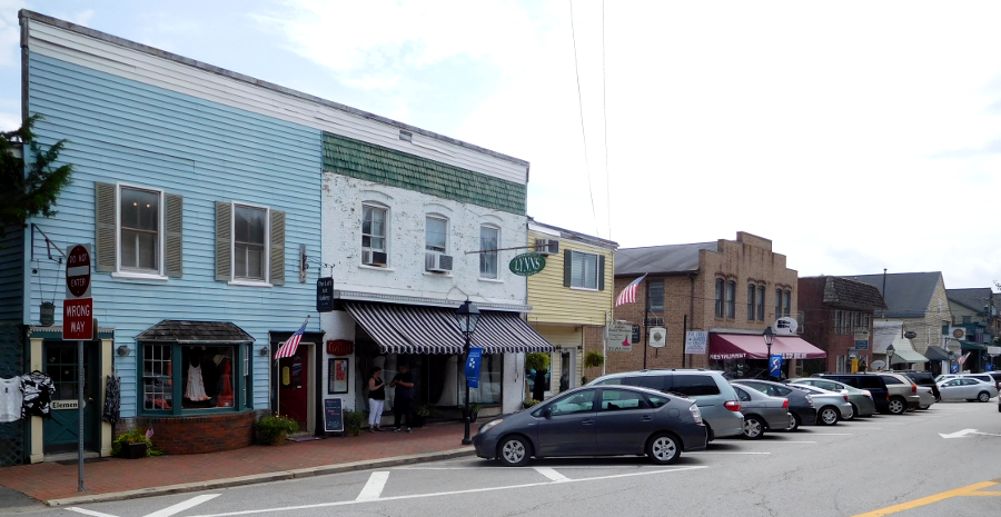 one-way streets and difficulty finding parking spots in Occoquan are common