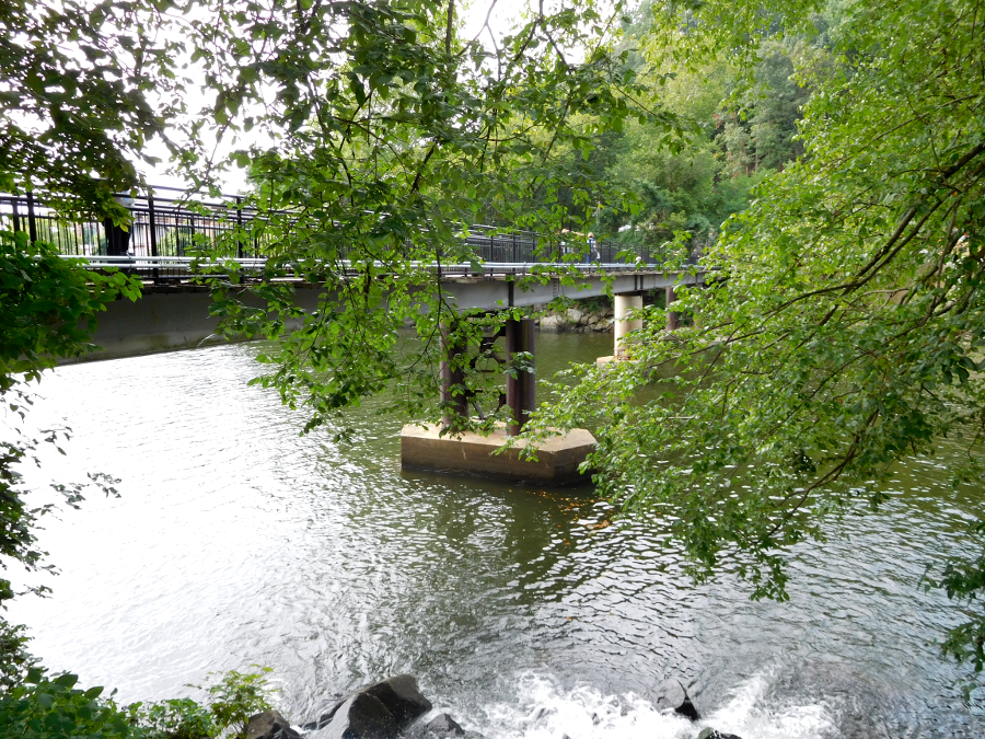 footbridge crossing the Occoquan River