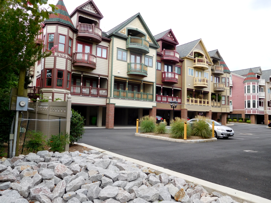 the Gaslight Landing development included 20 Victorian townhomes, half on the riverfront and half on Mill Street with parking in-between