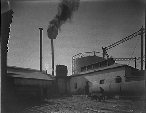 75 years after closure, coal tar residue from the Alexandria Town Gas manufacturing plant was still polluting the Potomac River