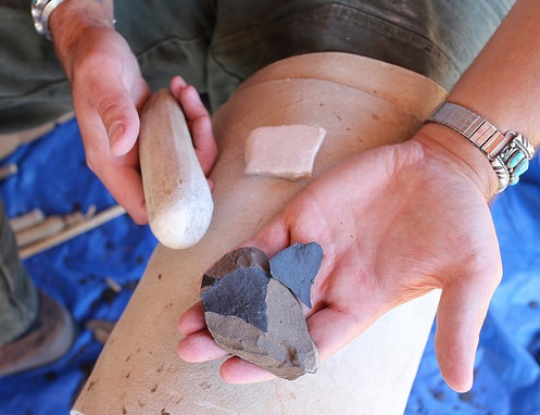 knapping points creates shards of waste rock, and lithic scatters can offer clues to the presence of Native Americans 10,000 years earlier