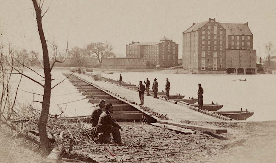 after capturing Richmond in 1865, the Union Army built pontoon bridges across the James River