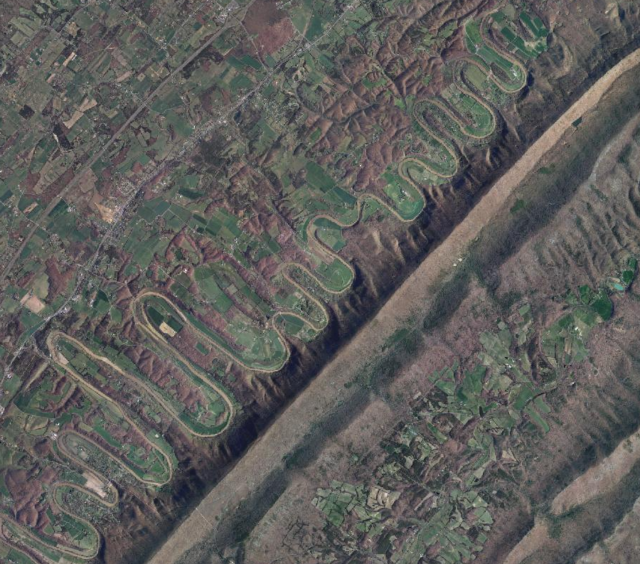 the Shenandoah River bends reflect underlying fractures in the bedrock, which create zones of weakness susceptible to erosion